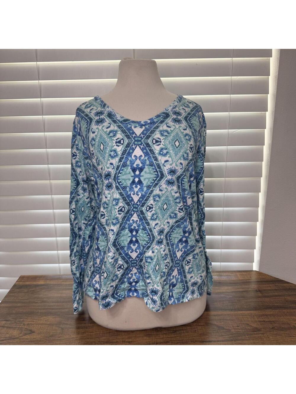 Canyon Retreat Women's Medium Long Sleeve V-Neck Patterned Top